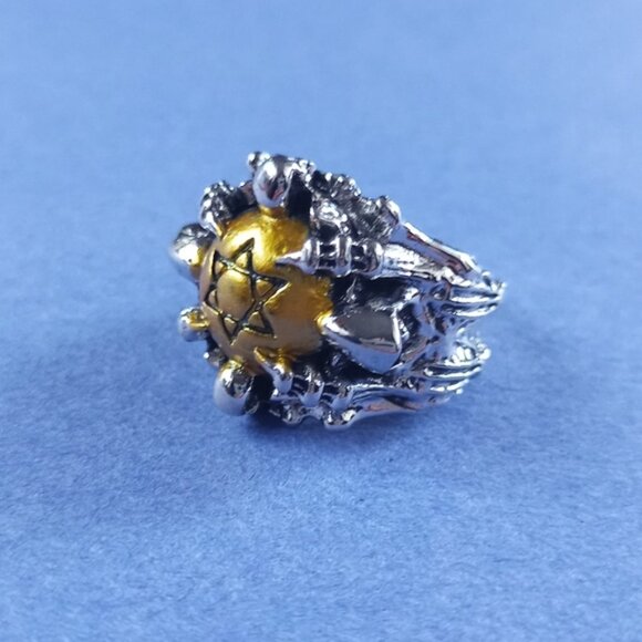 π Clawed Pentagram Golden Skull Heavy Metal Ring β Size 10 (Unisex) - Picture 4 of 4